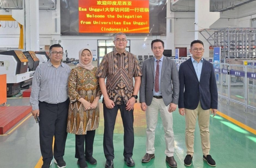 Universitas Esa Unggul Jalin Kolaborasi Strategis dengan Industri Robotika dan Kampus Terkemuka di China