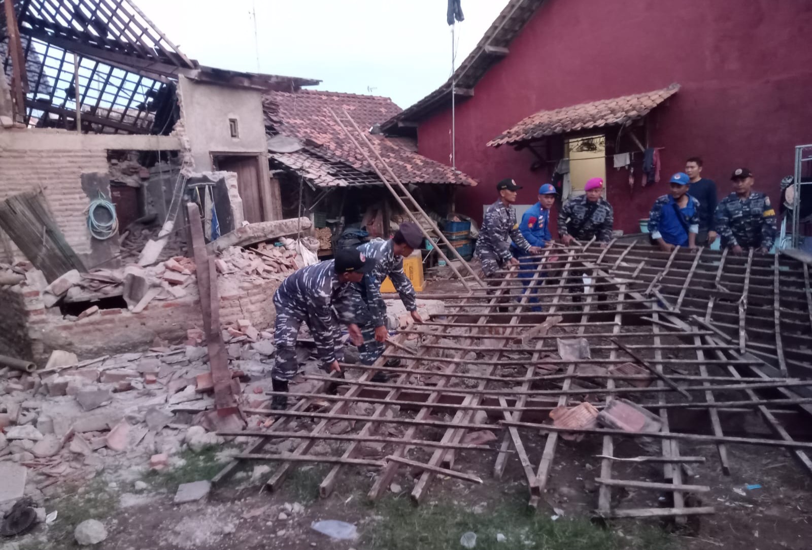 Gempa Bumi Magnitudo 4,4 Guncang Batang Rusak 240 Rumah, BNPB: 13 Orang Luka-luka