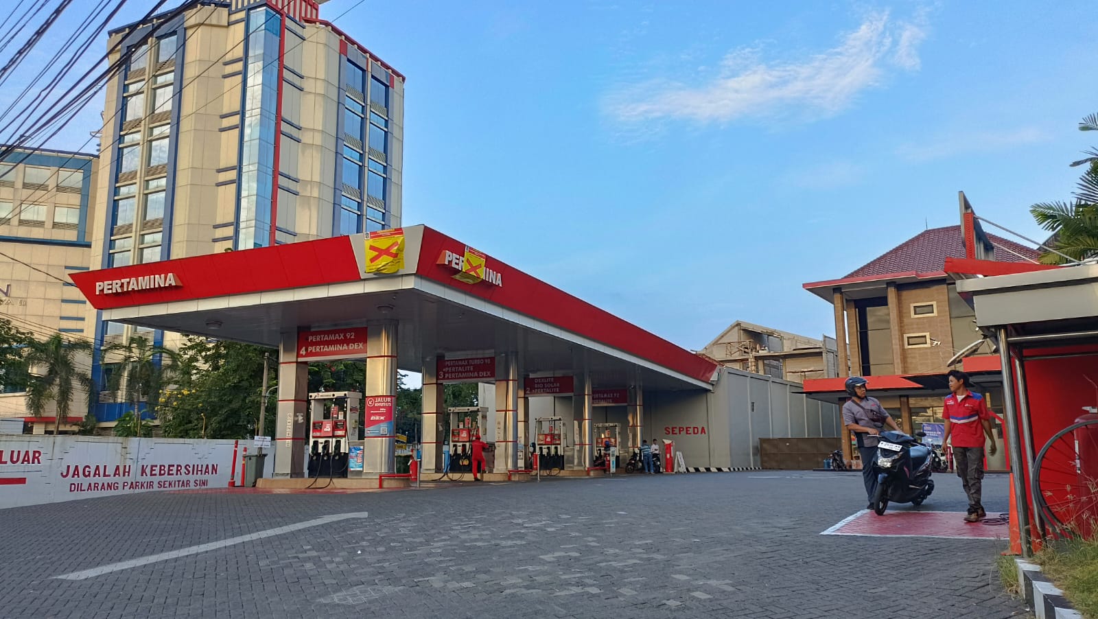 Totem SPBU Pertamina Disegel, DPRD Surabaya: Perlu Klarifikasi Status Reklame Sebelum Ditindak