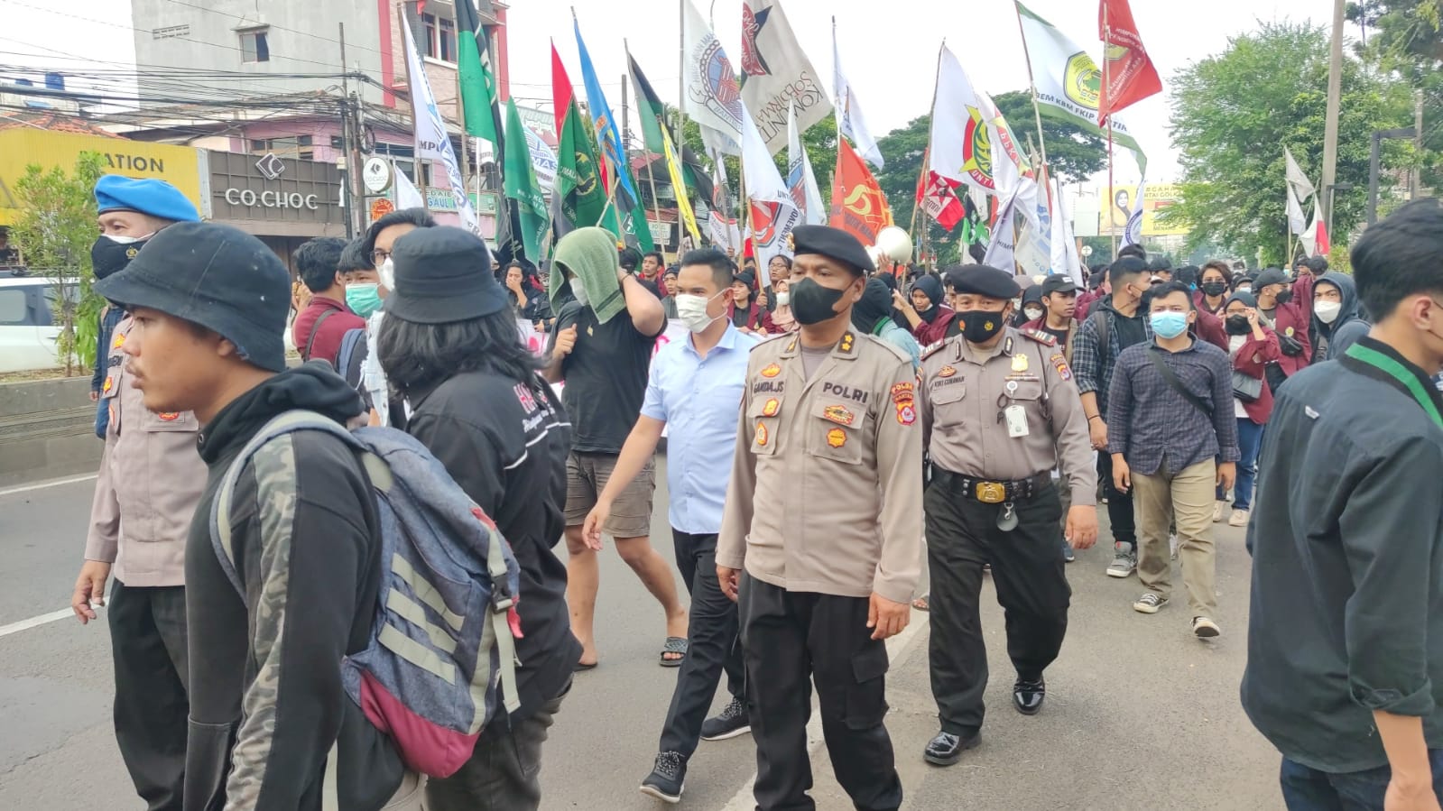 Massa Demo 'Long March' dari UIN Hingga Alun-Alun Kota Serang, Polisi:  Berjalan Aman
