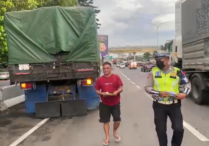 Truk Sumbu 3 Ditindak di Tol JORR saat Arus Balik Lebaran 2026, Polisi Berlakukan Putar Balik