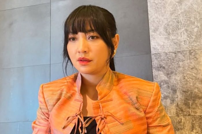 Hesti Purwadinata Pasang Badan Bela Aurelie Moeremans, Suami Diminta Abaikan Chat Roby Tremonti