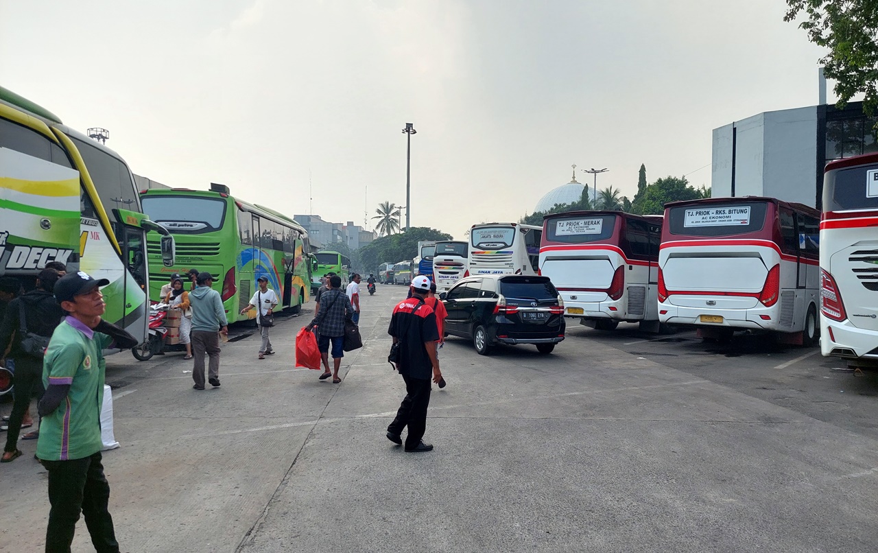 H-4 Lebaran Idul Fitri, Terminal Tanjung Priok Catat 1500 Lebih Penumpang Mudik Berangkat ke Kampung Halaman
