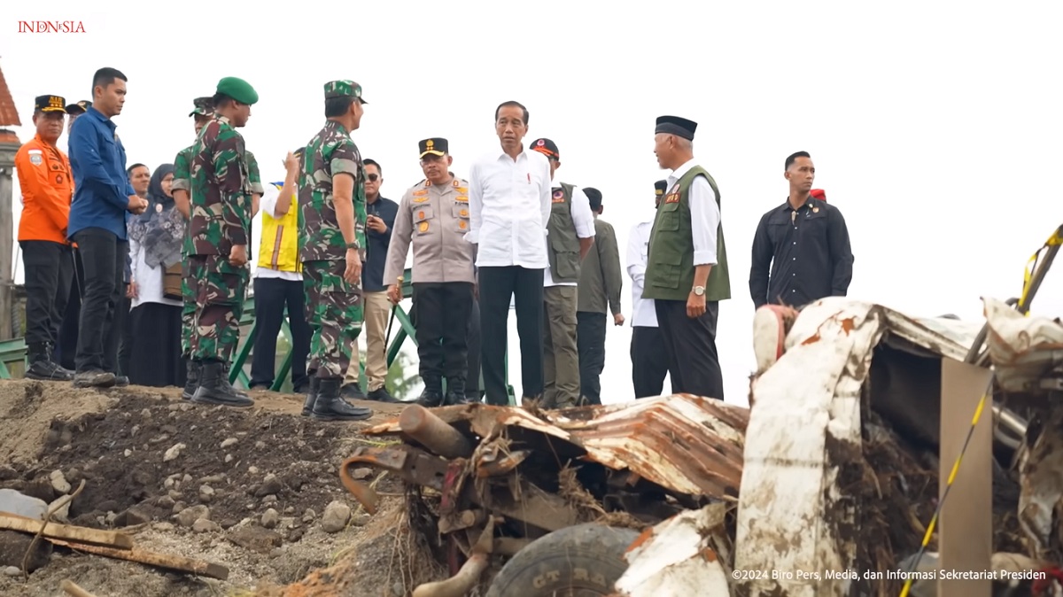 Jokowi Tinjau Lokasi Terdampak Bencana Banjir Bandang dan Galodo di Sumbar, Akan Relokasi 159 Rumah Warga