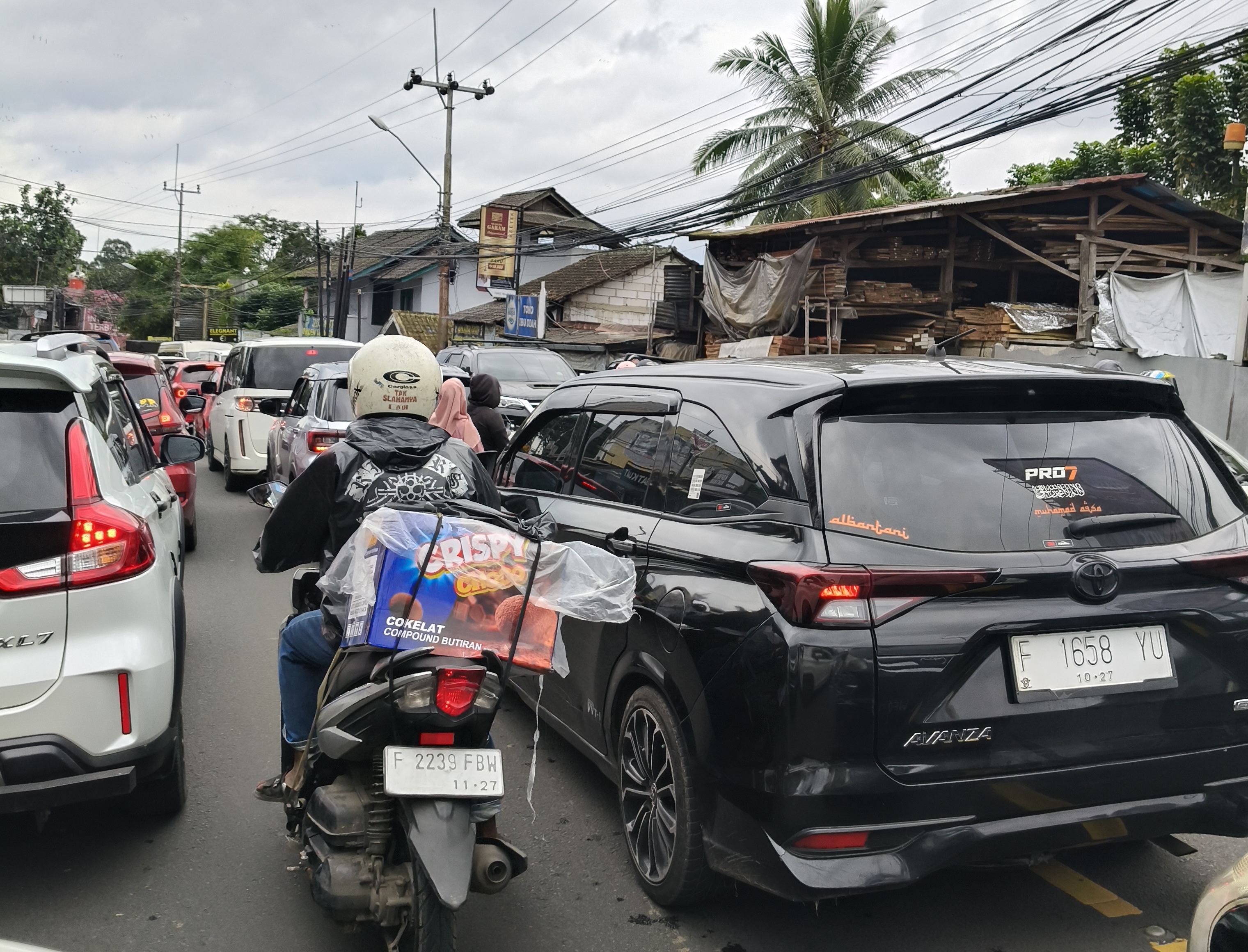 Arus Lalu Lintas Puncak Bogor Padat Merayap, Begini Situasi di Cisarua