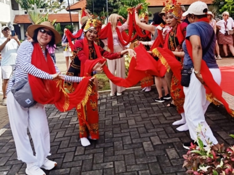 7 Jam Menemani Wisatawan Asing Pelesiran di Surabaya, Sidoarjo, & Trowulan: Harus Taat Jadwal dan Tepat Waktu