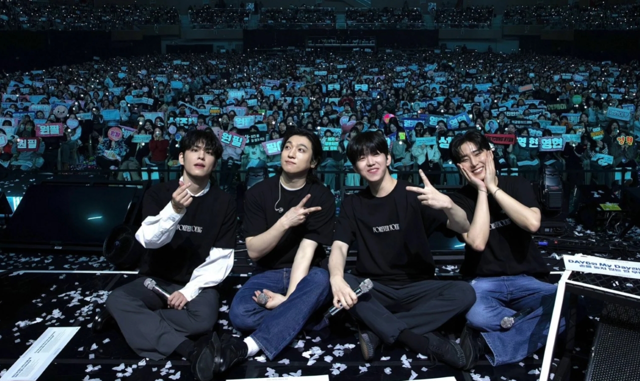 9 Huru-Hara Konser DAY6 di Jakarta, Young K Nangis, Mecima Pro Tetap Bungkam