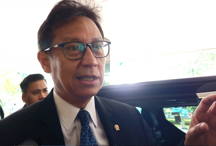 Menkes Budi Terkejut Saat Tinjau Banjir di Padang: Korbannya Banyak Sekali!