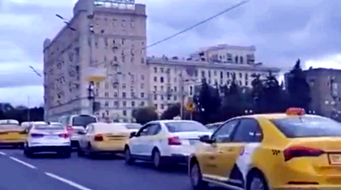 Serangan Balik: Taksi Online Rusia Kena Hack, Ratusan Pengemudi Menuju Alamat Sama