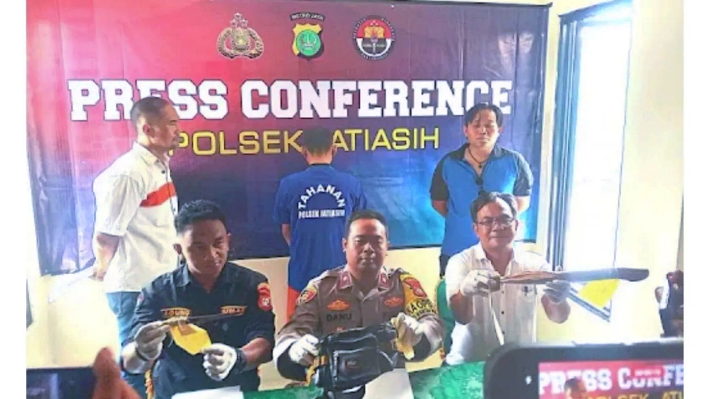 Jebol Plafon untuk Mencuri, Pria di Jatiasih Ditangkap Pemilik Rumah