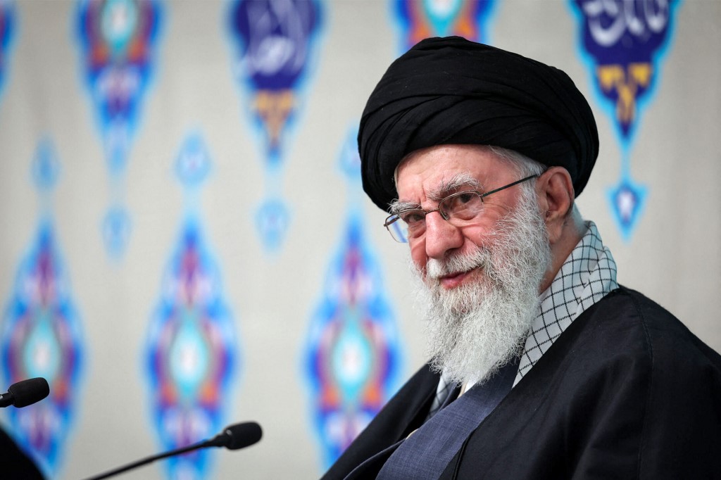 Dihujani Rudal AS, Teheran Sebut Khamenei dan Petinggi Iran Lainnya Selamat 