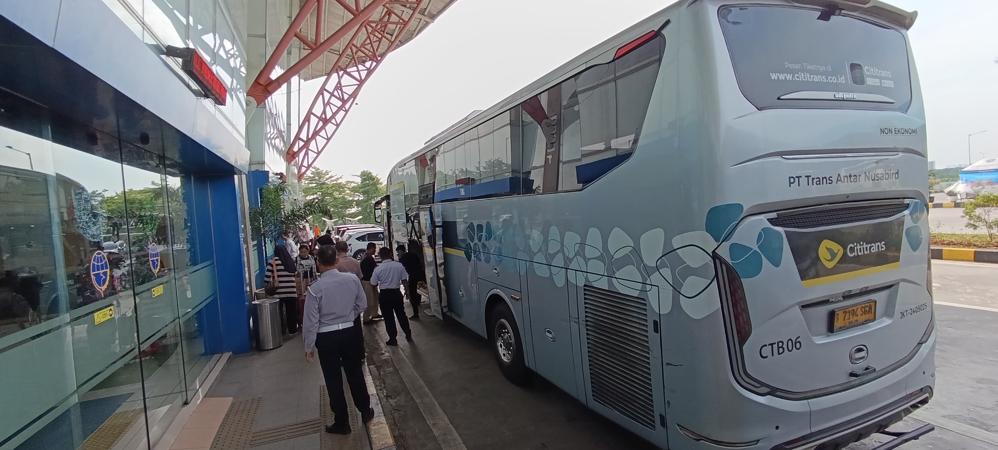 Puncak Arus Mudik Lebaran di Terminal Pulo Gebang Diprediksi Terjadi 28-30 Maret 2025