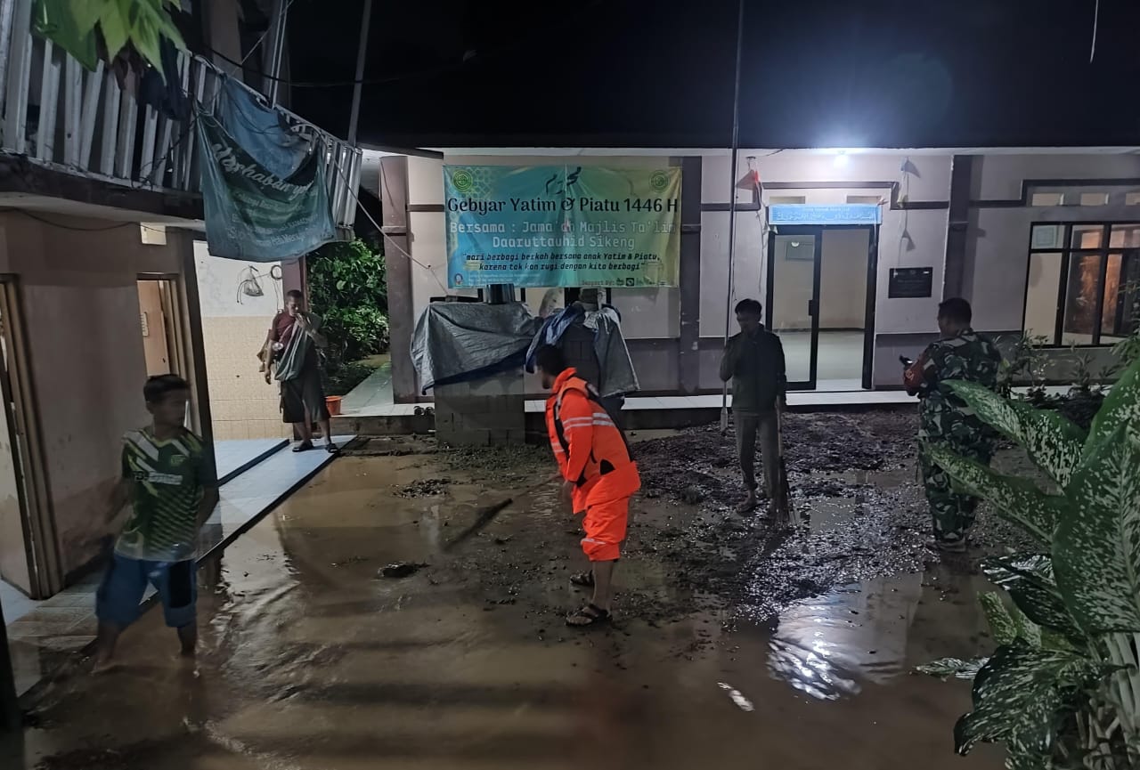 Banjir Bandang Di Cisarua, Bogor, Satu Warga Hilang Terseret Arus