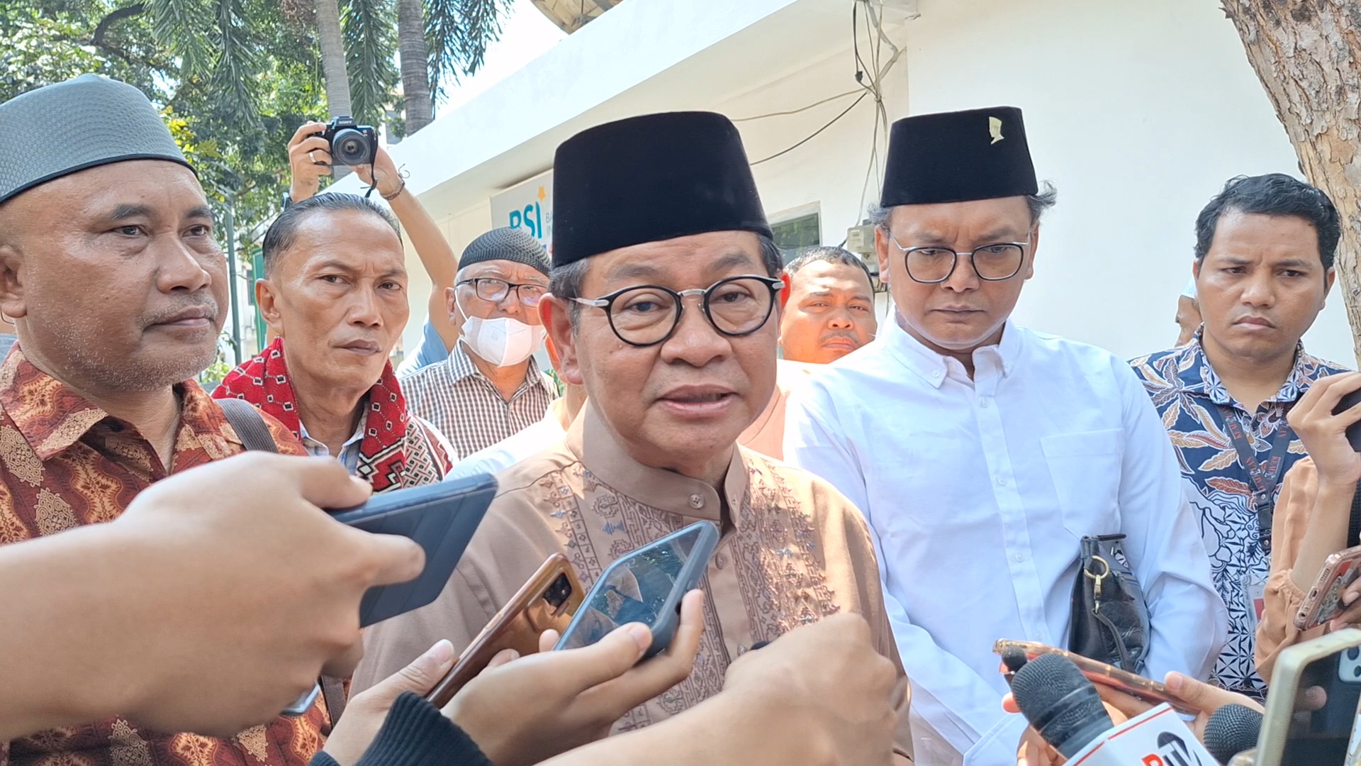 Pramono Adu Banyak Blusukan Dibanding dengan Ridwan Kamil: Blusukannya Lebih Banyak Saya