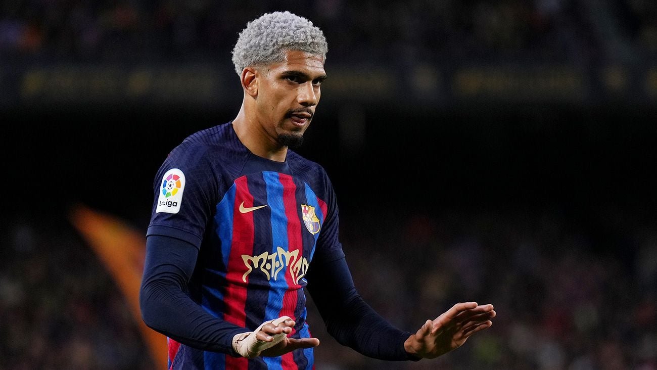 Kejutan! Liverpool Diam-Diam Dapatkan Ronald Araujo dari Barcelona