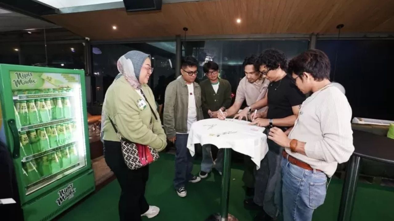Nipis Madu Smooth Session: Fanmeeting Eksklusif Juicy Luicy untuk Gen Z