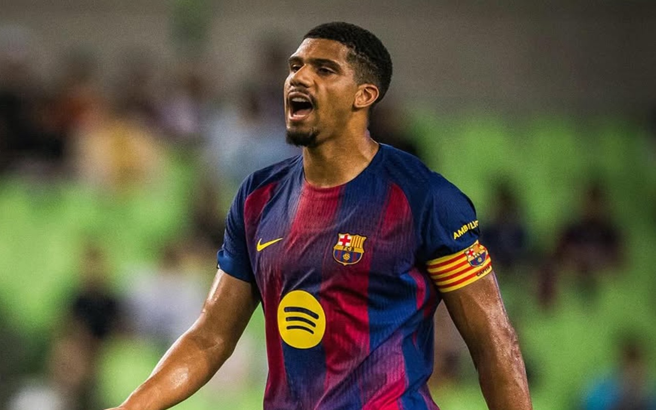 Ronald Araujo Mulai Tergusur di Barcelona, Liverpool Siap Bajak di Musim Panas