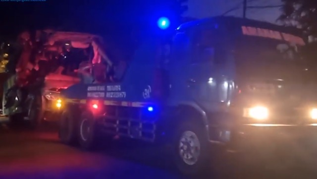 Kecelakaan Bus Rombongan Ziarah Adu Banteng dengan Truk Tronton, 5 Tewas Termasuk Adik Kakak Anak Kepala Dusun