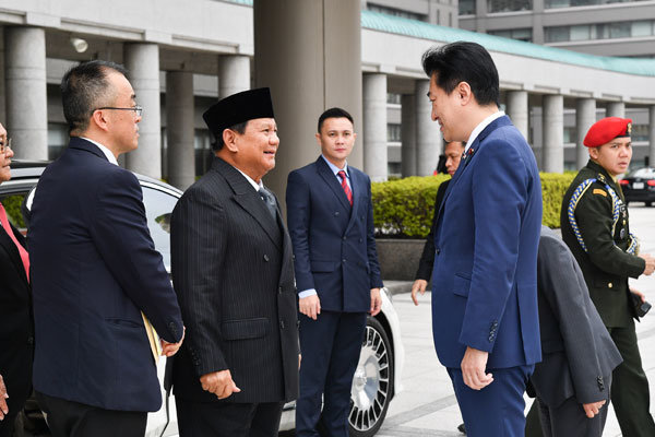Reaksi Prabowo Melihat Patung Jenderal Soedirman di Kantor Kementerian Pertahanan Jepang