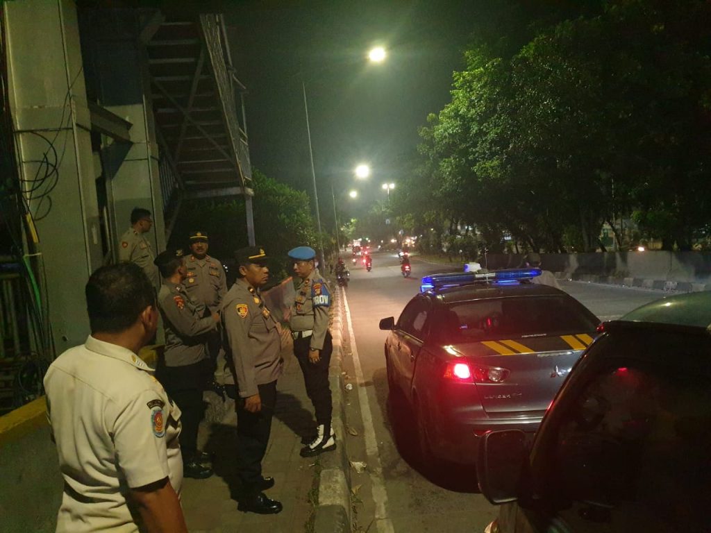 Cegah Prostitusi, Polsek Grogol Petamburan Bersama Unsur 3 Pilar Laksanakan Patroli Gabungan di RTH Angke