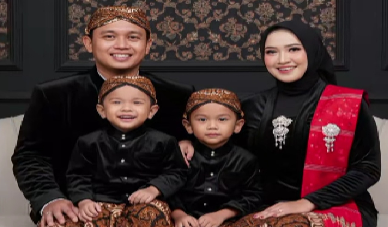 Rahasia 4 Prompt Gemini AI untuk Foto Keluarga Adat Jawa yang Penuh Makna