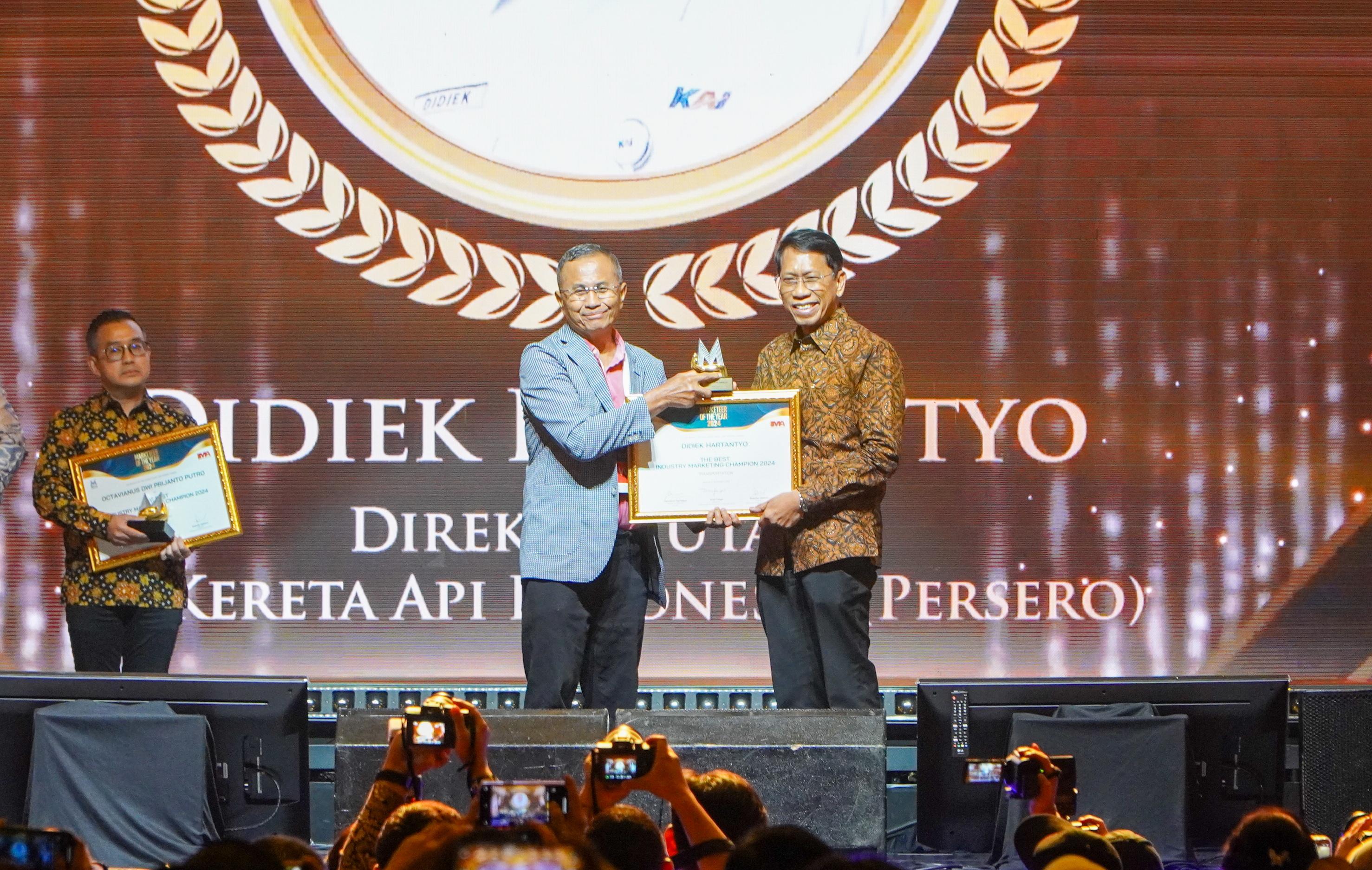 Dirut KAI Didiek Hartantyo Raih Best of The Best Marketeer of The Year 2024