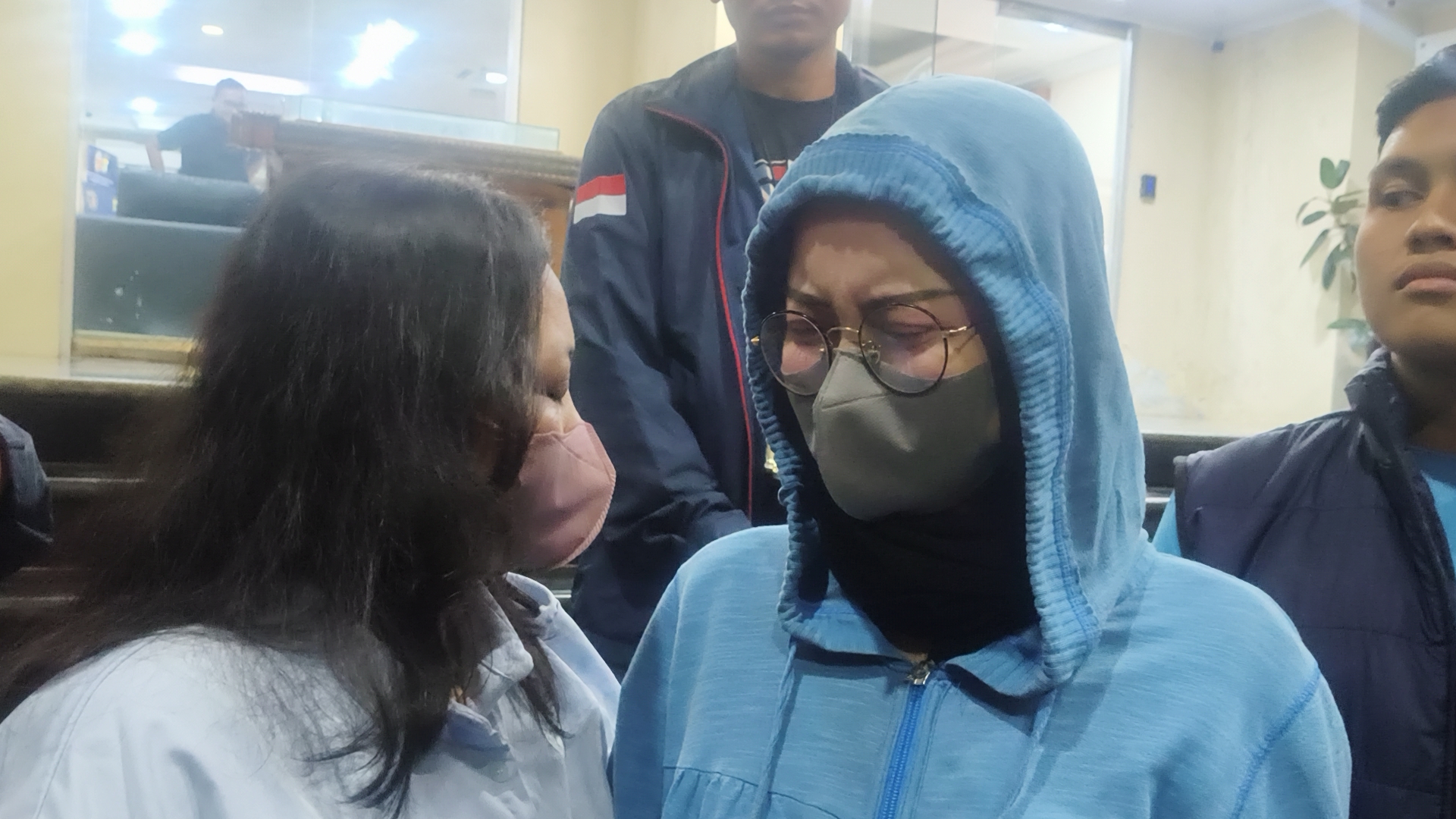 Viral Ngaku Dibegal, Model AWS Kini Diperiksa Polisi dan Hanya Bisa Menangis