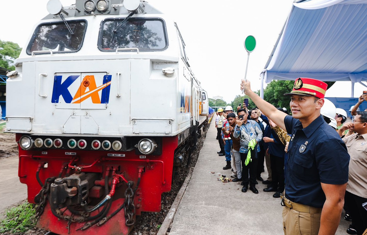 AHY Pastikan Infrastruktur Nataru Siap, Kapal Roro dan Kereta Barang Dioptimalkan