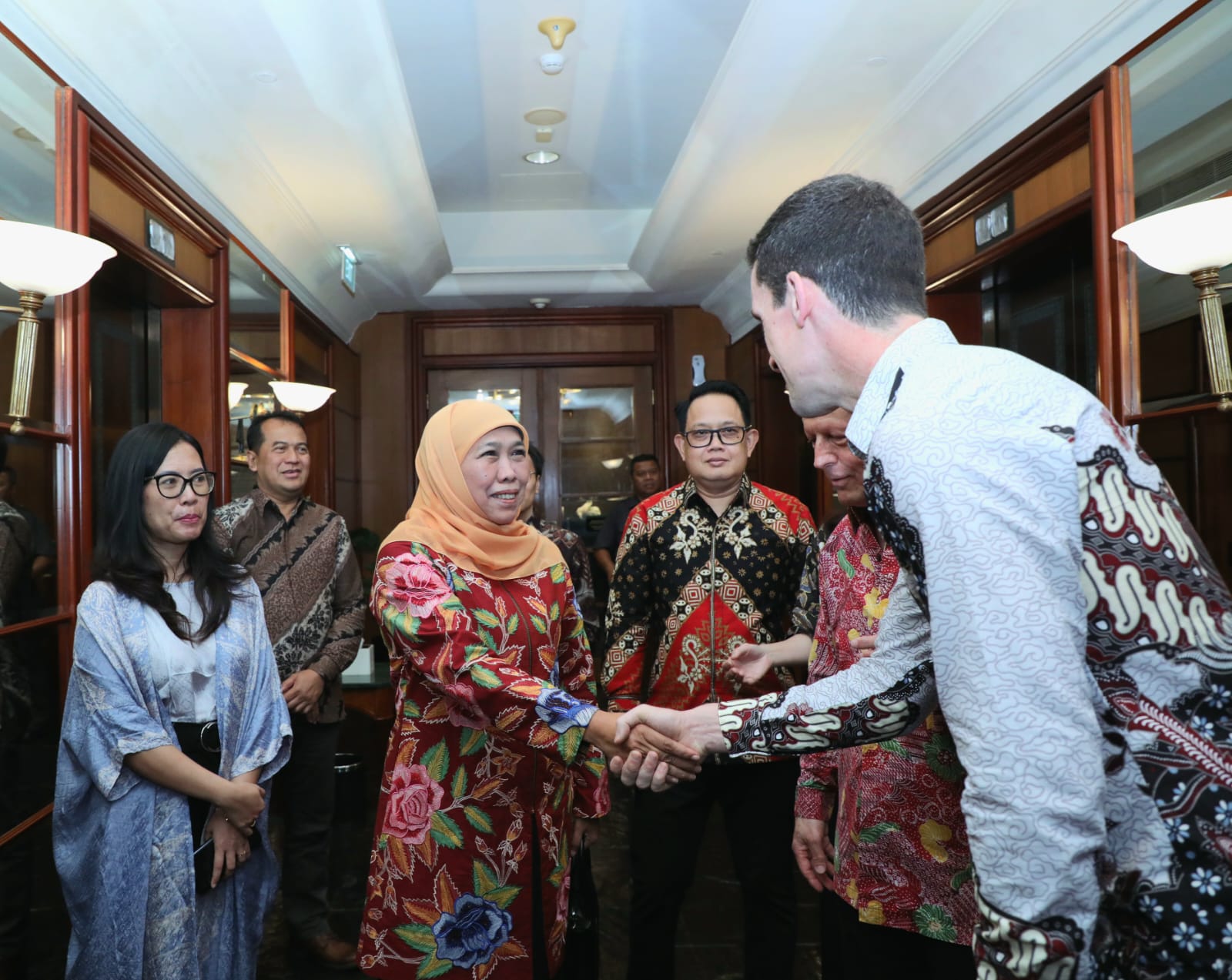 Khofifah Jamu Perwakilan Dagang PM Inggris, Bahas Kerjasama MRT Surabaya, Pendidikan, Kesehatan, dan Energi 