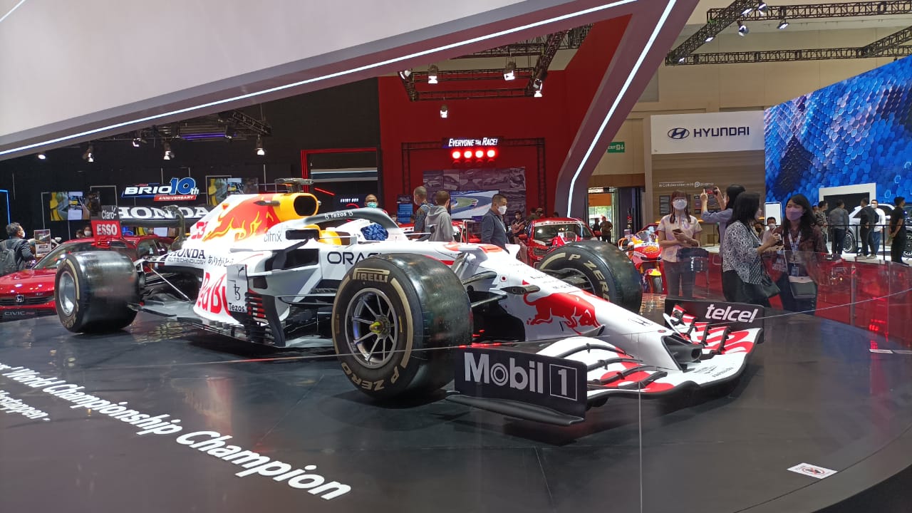 Mobil Max Verstaappen, Sang Juara Dunia Formula 1 2021 Mejeng di GIIAS 2022