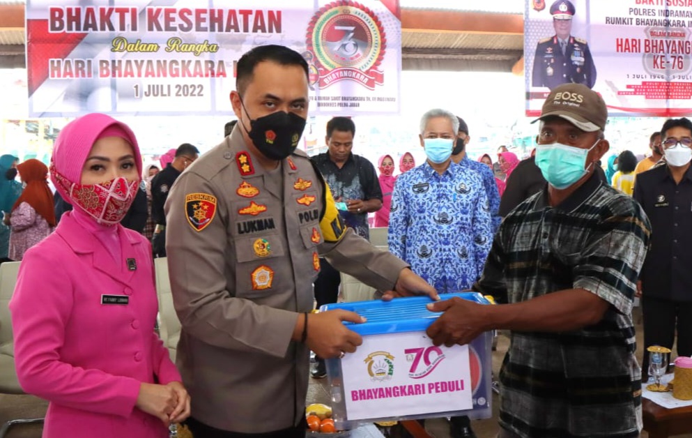 HUT ke-76 Bhayangkara, Kapolres Serahkan 500 Paket Sembako