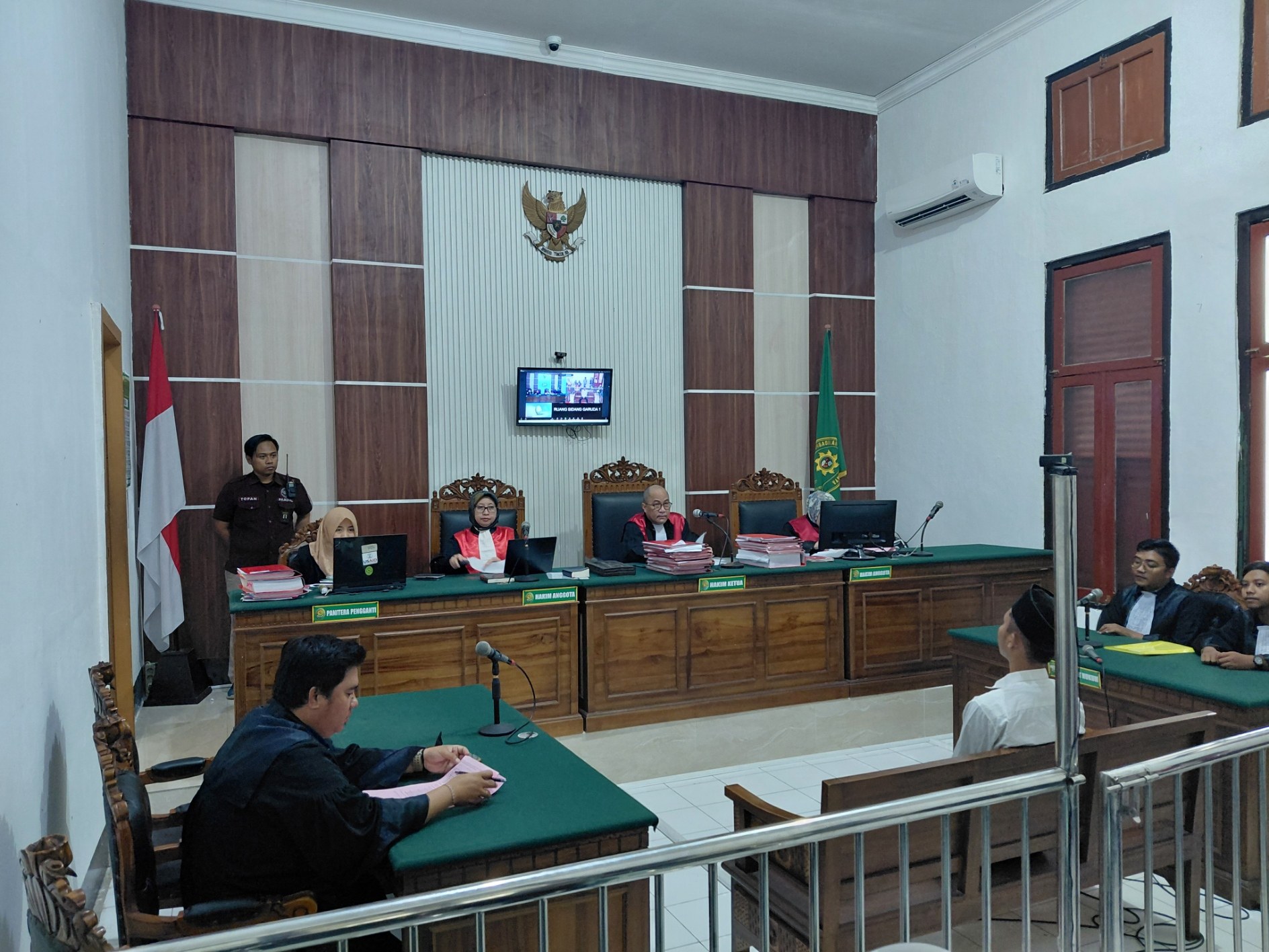 Inilah Vonis Pemilik Bom Molotov Dalam Demonstrasi di Grahadi Agustus Lalu