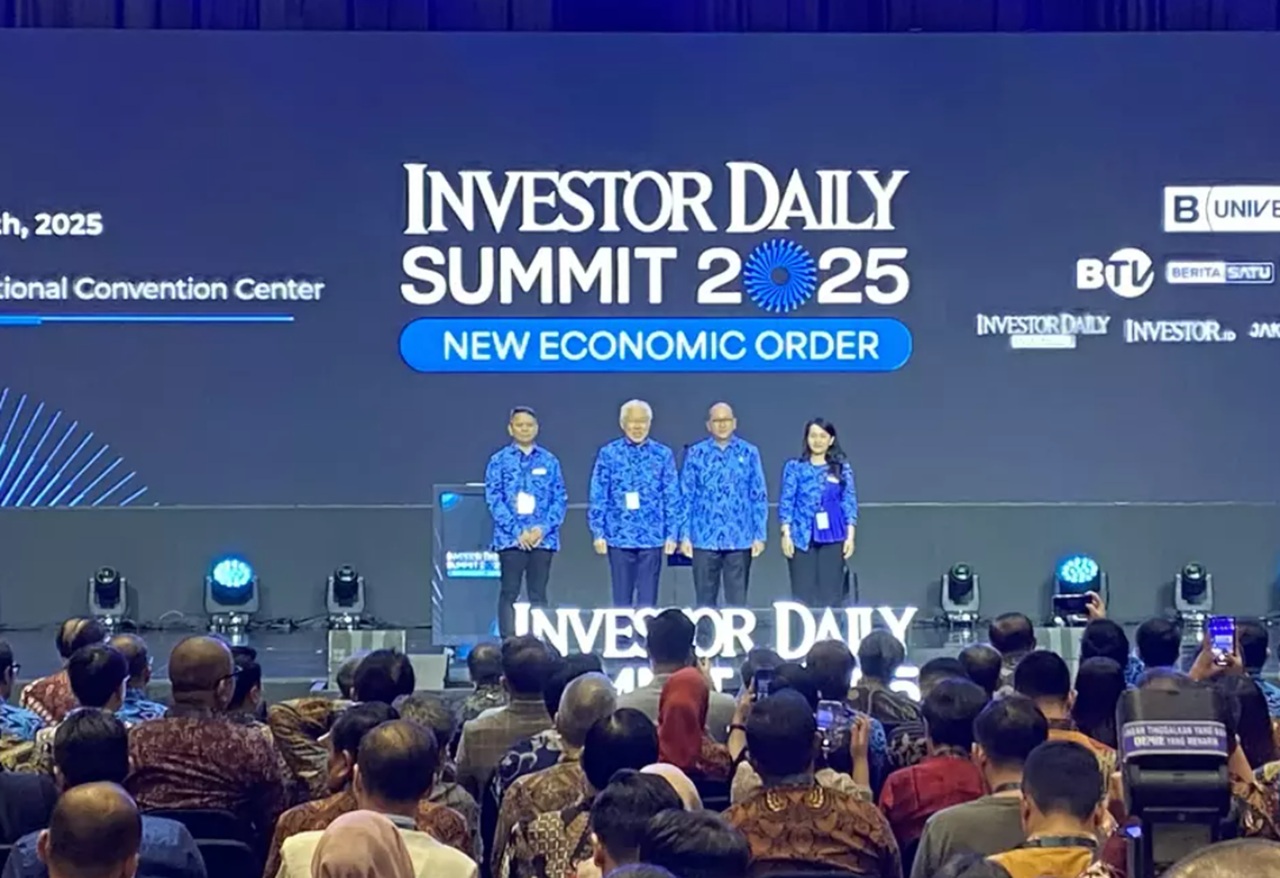 Batik Mega Mendung Jadi Simbol Optimisme di Investor Daily Summit 2025
