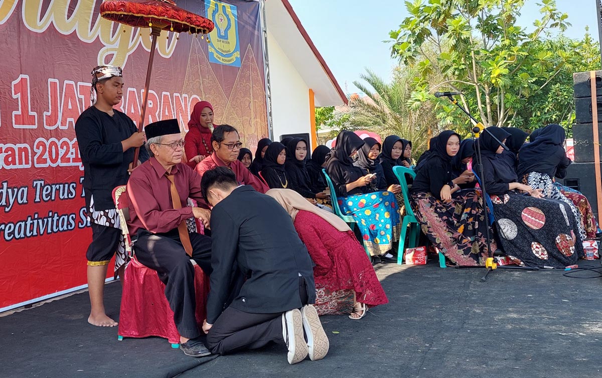 SMPN 1 Jatibarang Lepas 275 Siswa Lewat Pawidya