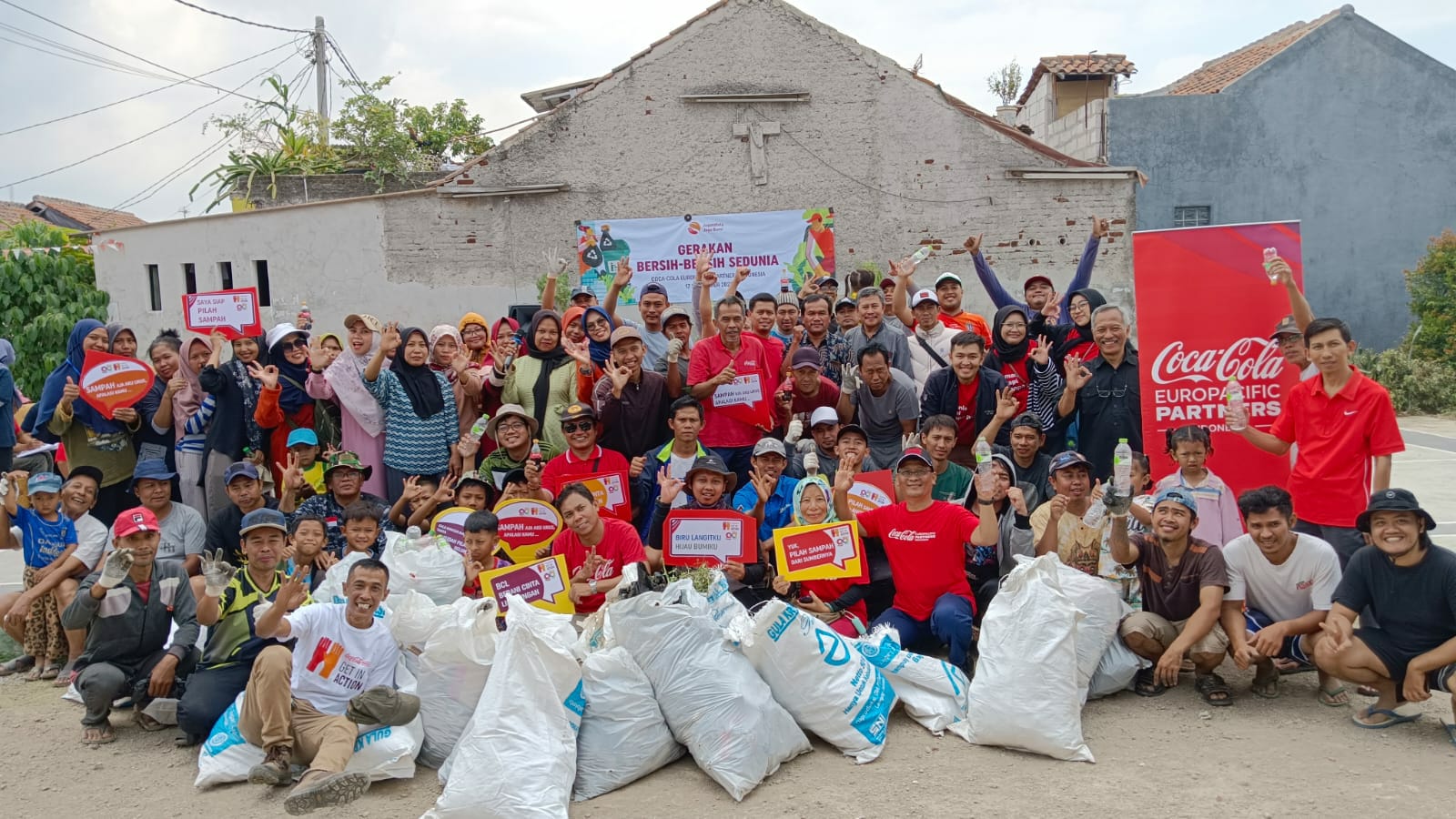 Aksi Bersih-Bersih Serentak di 10 Kota, Coca-Cola Europacific Partners Indonesia Ingatkan Pentingnya Pilah Sampah