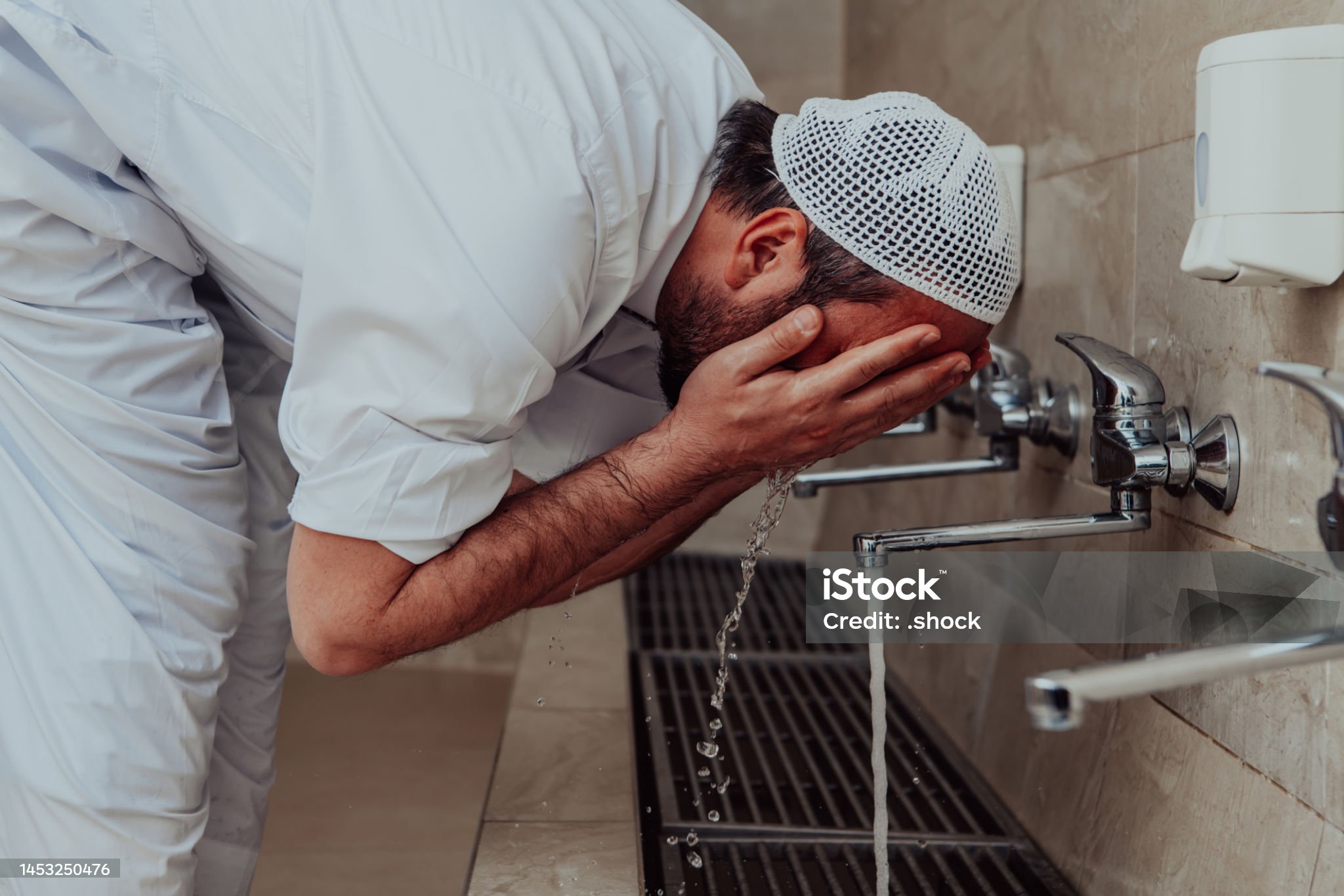 Begini Hukum Menelan Air Bekas Wudu saat Puasa, Banyak yang Belum Tahu