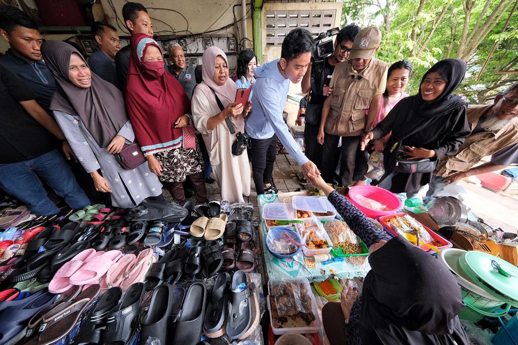 Weekend Ini Gibran Mulai Kampanye di Kalimantan, Blusukan Pasar di Balikpapan  