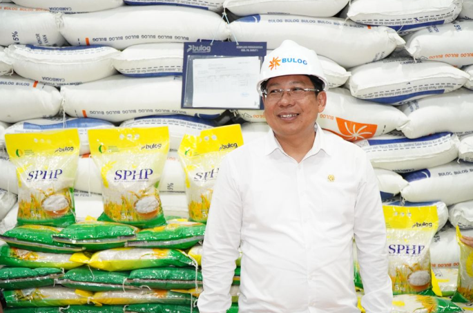 BULOG Siap Salurkan Bantuan Pangan Beras untuk 18,2 Juta Penerima di Seluruh Indonesia