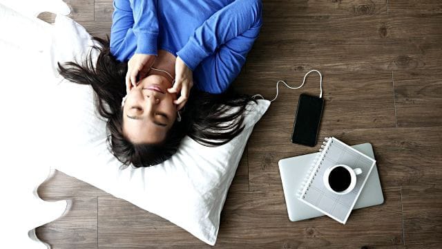 Rekomendasi Lagu Pengantar Tidur untuk Kurangi Insomnia