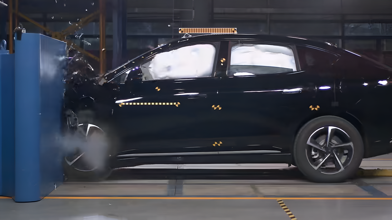 Hasil Uji Tabrak GAC AION Hyptec HT di Peringkat Good, Keselamatan Penumpang Dijamin Aman