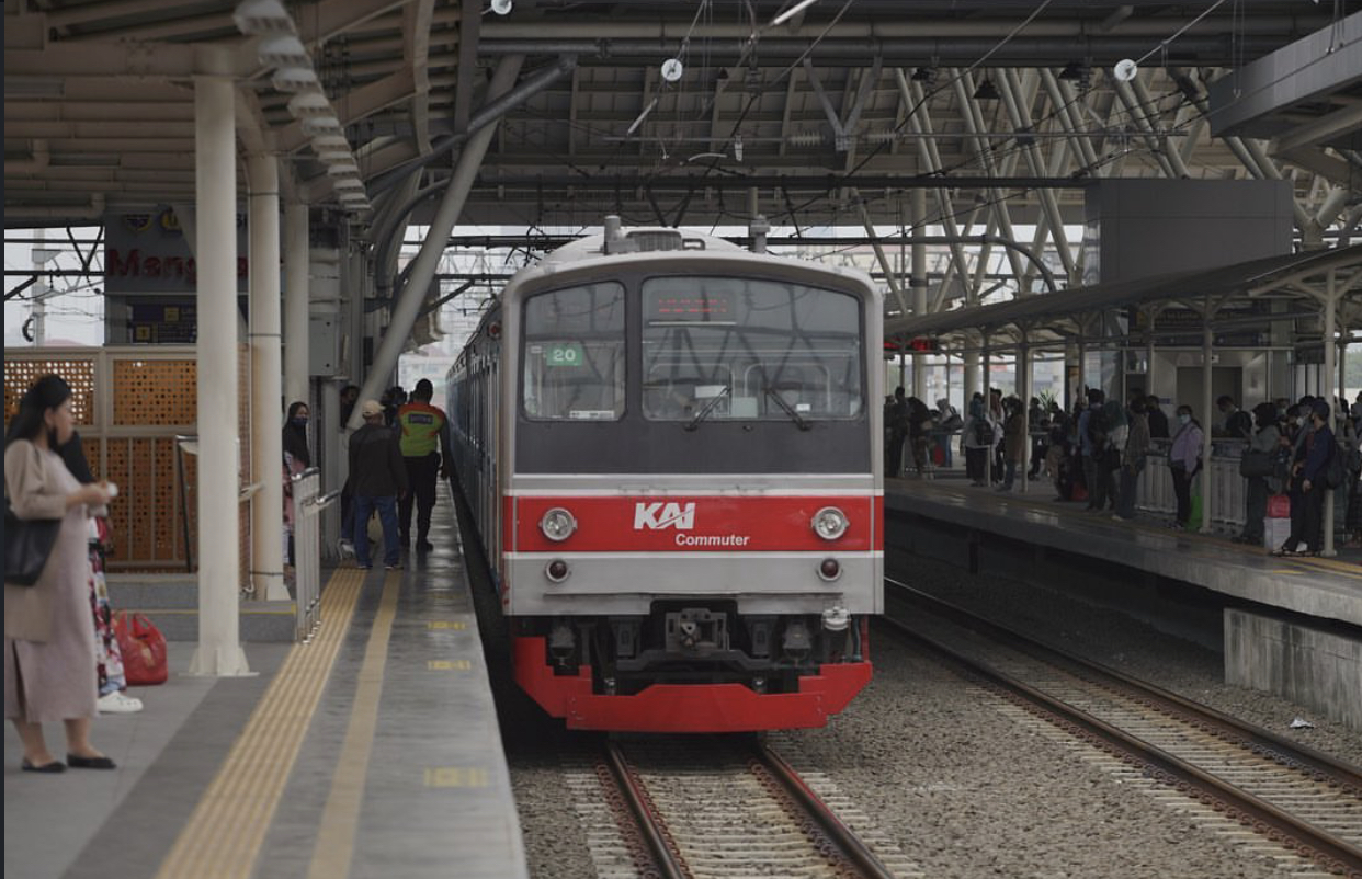 Mr X Tertemper KRL Jurusan Cikarang-Kampung Bandan