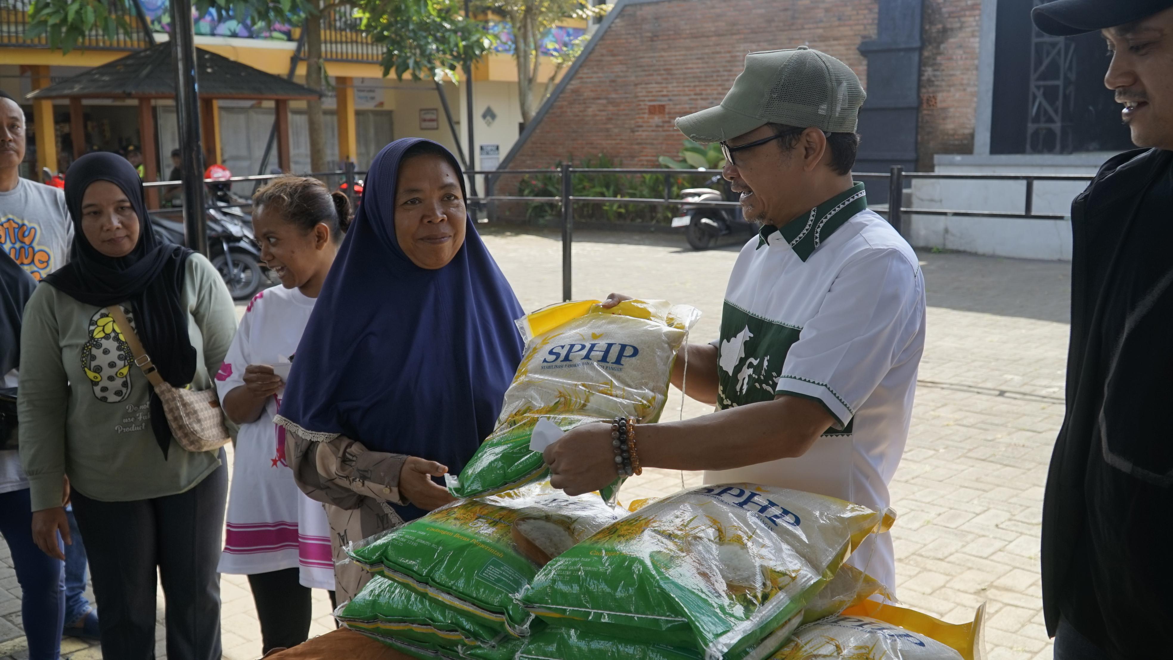 Dukung Kedaulatan Ekonomi Rakyat, Anggota DPR RI Hassanuddin Gelar Pasar Murah