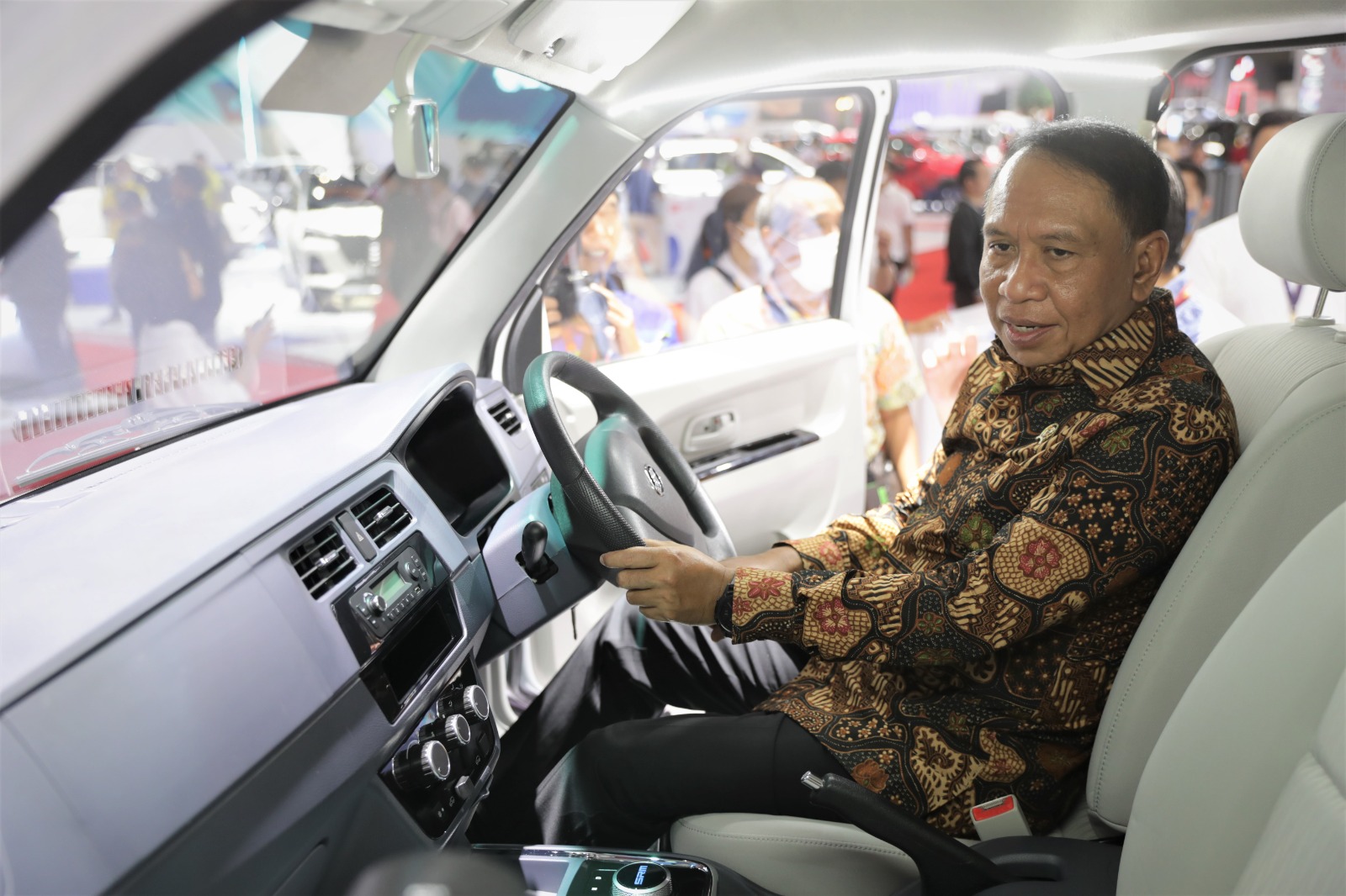 Menpora Penasaran Sama Mobil Esemka, Langsung Meluncur ke IIMS 2023