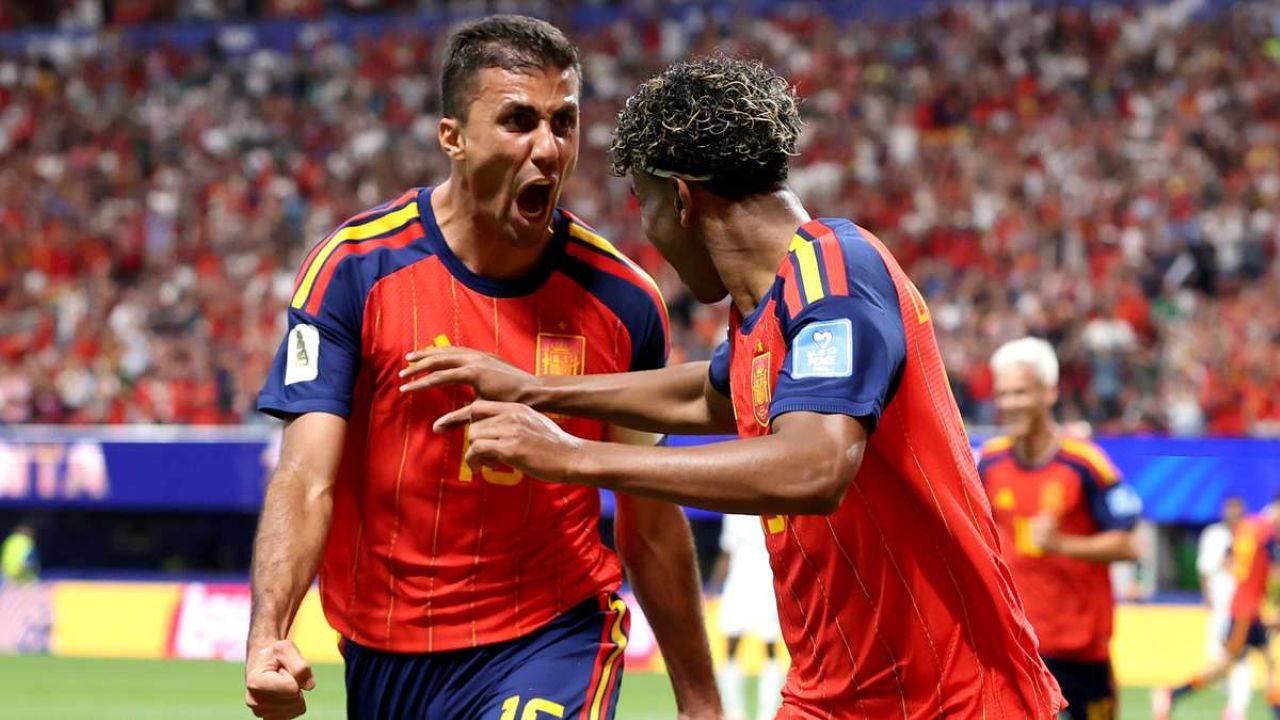 Jelang Spanyol vs Prancis, Rodri Beri Wejangan Khusus ke Lamine Yamal