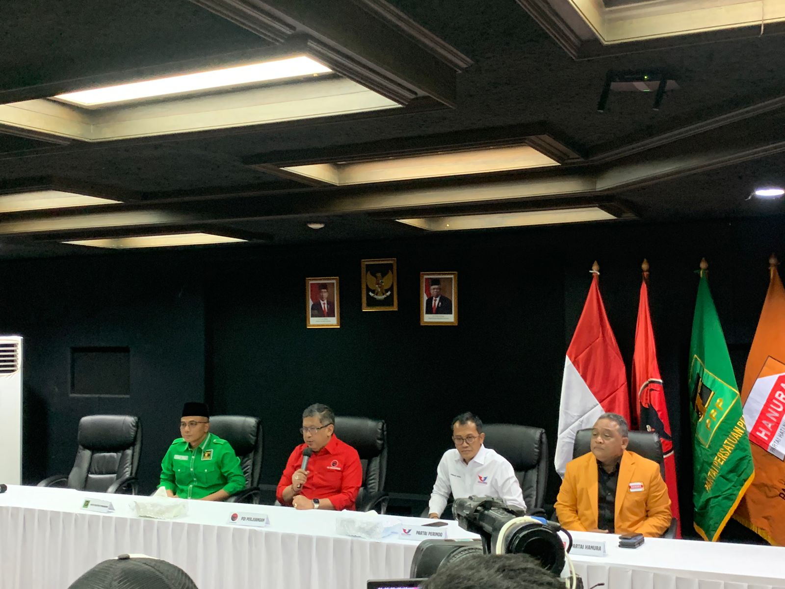 Anggota Tim Pemenangan Nasional Diungkap Hasto Kristiyanto: Dari Profesional Hingga Elite Partai 