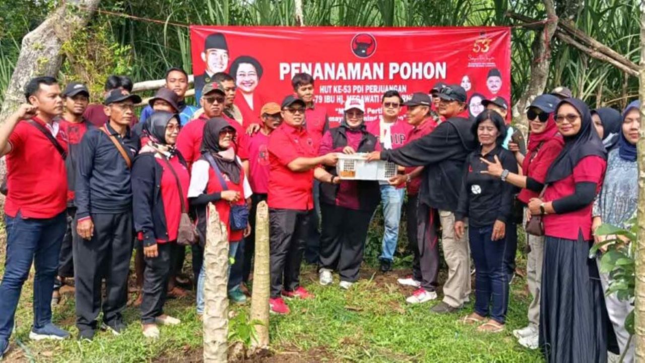 Wujud Komitmen Jaga Lingkungan Hidup, DPC Tulungagung Tanam Pohon dan Lepas Burung