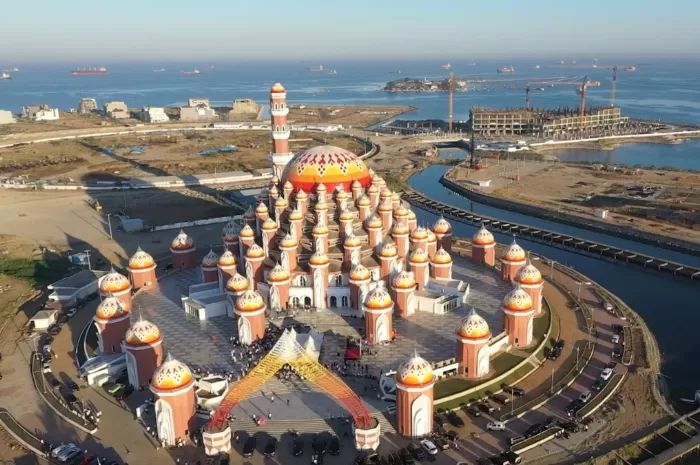 8 Destinasi Wisata Religi di Indonesia yang Cocok Dikunjungi saat Ramadan 2025