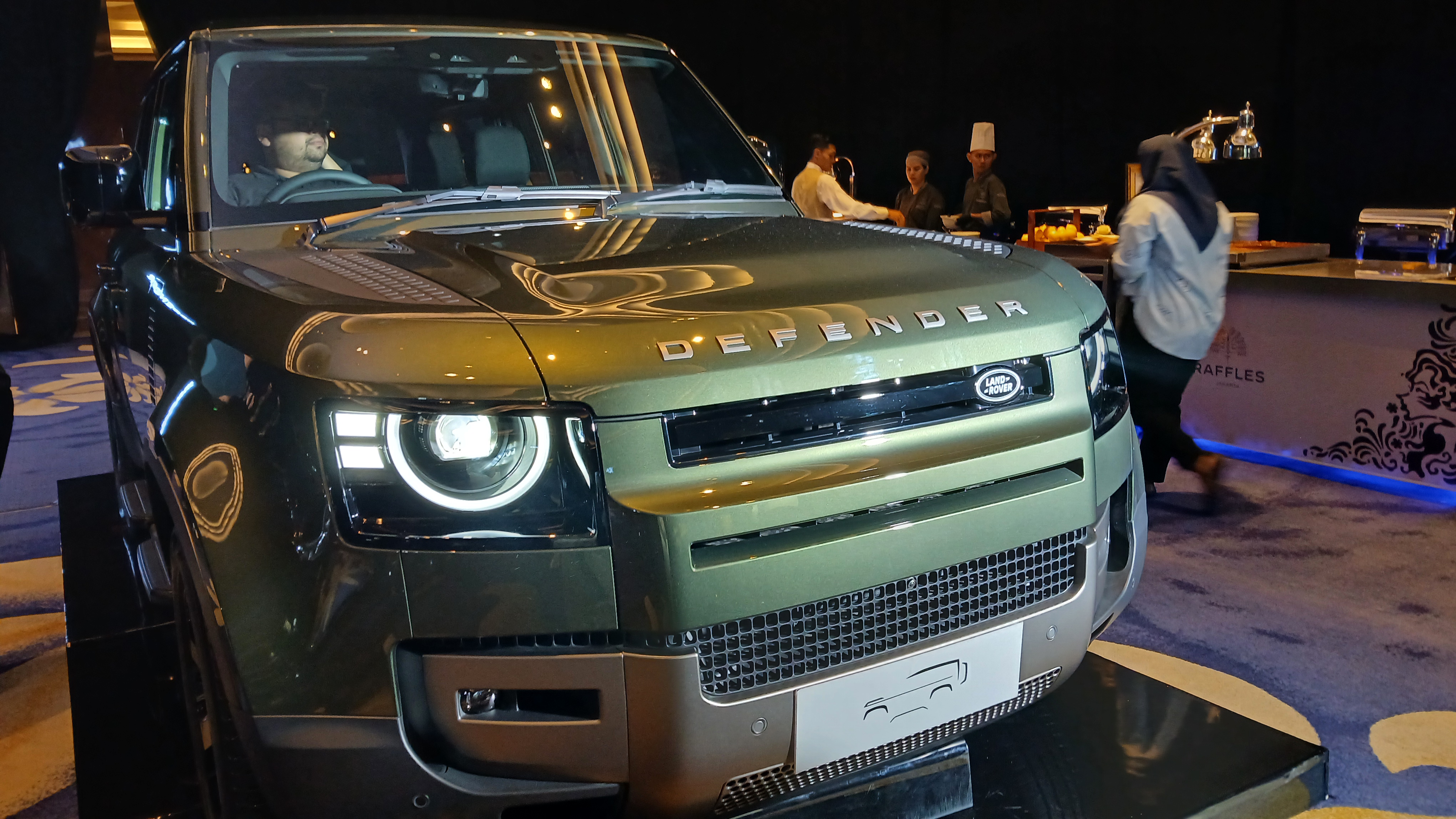 Harga Rp3,6 Miliar, Land Rover Defender MY26 Resmi Mengaspal di Jakarta! Cek Spesifikasinya