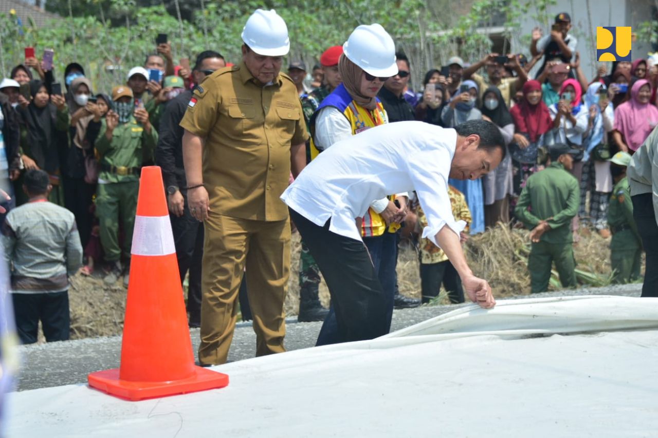 Jokowi Tinjau Inpres Jalan Daerah di Lampung, Progres Sudah Mencapai 60 Persen