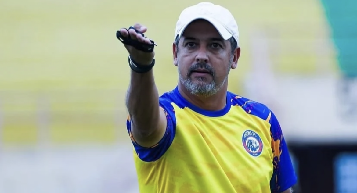 Imbang Lawan Persib Bandung, Pelatih Arema FC Angkat Bicara